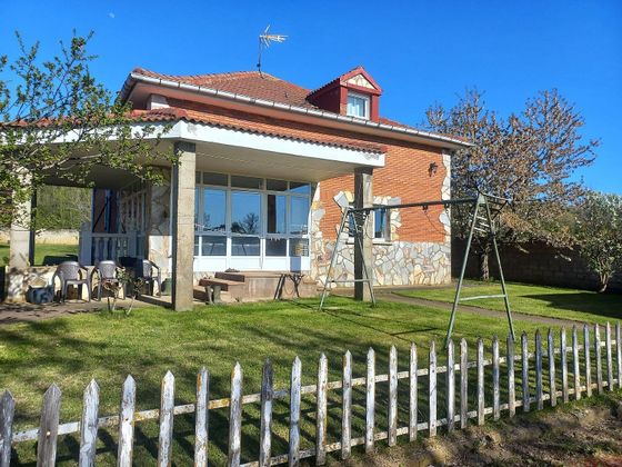 Foto 1 de Xalet en venda a Garrafe de Torío de 5 habitacions amb piscina i garatge
