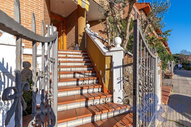 Foto 1 de Casa adossada en venda a calle Justiniano López Brea de 6 habitacions amb terrassa i garatge