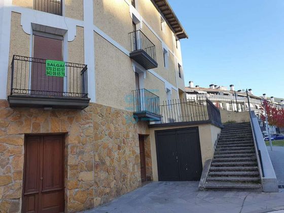 Foto 1 de Casa adossada en venda a calle Santa Fe de 9 habitacions amb garatge