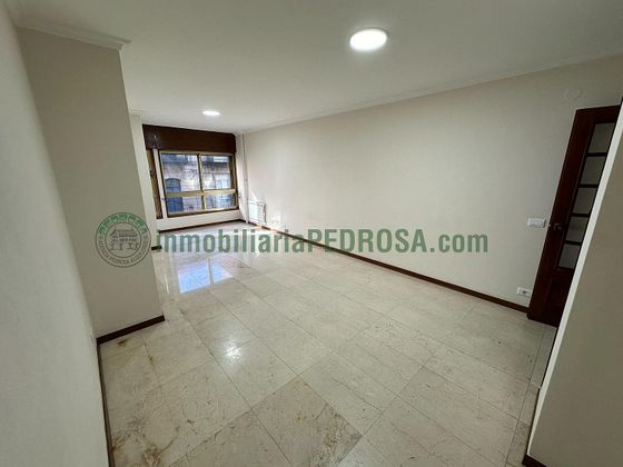 Foto 2 de Pis en venda a Zona de Plaza de Barcelos de 4 habitacions amb terrassa i garatge