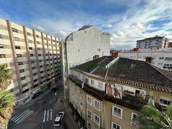 Foto 2 de Venta de piso en Zona de Plaza de Barcelos de 3 habitaciones con terraza y balcón