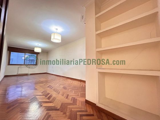 Foto 2 de Venta de piso en Zona de Plaza de Barcelos de 3 habitaciones con garaje y calefacción