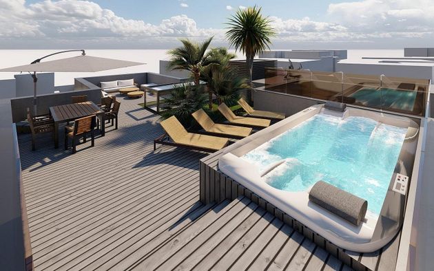 Foto 1 de Dúplex en venda a Zona de Plaza de Barcelos de 3 habitacions amb terrassa i piscina
