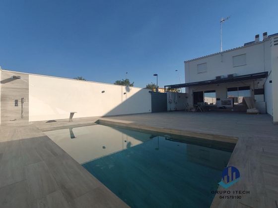 Foto 1 de Venta de casa en Villanueva de la Serena de 3 habitaciones con terraza y piscina