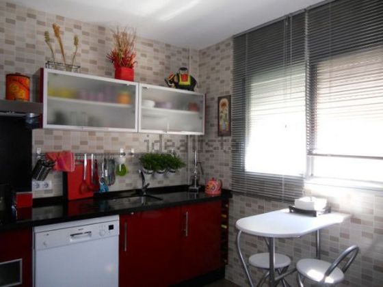 Foto 1 de Casa en lloguer a avenida Ocho de Marzo de 4 habitacions amb terrassa i mobles