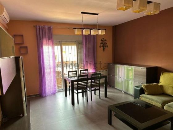 Foto 2 de Casa en lloguer a avenida Ocho de Marzo de 4 habitacions amb terrassa i mobles