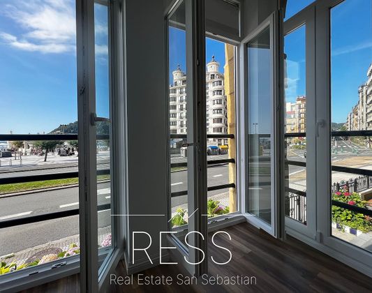 Foto 1 de Piso en venta en Centro - San Sebastián-Donostia de 4 habitaciones con terraza y jardín