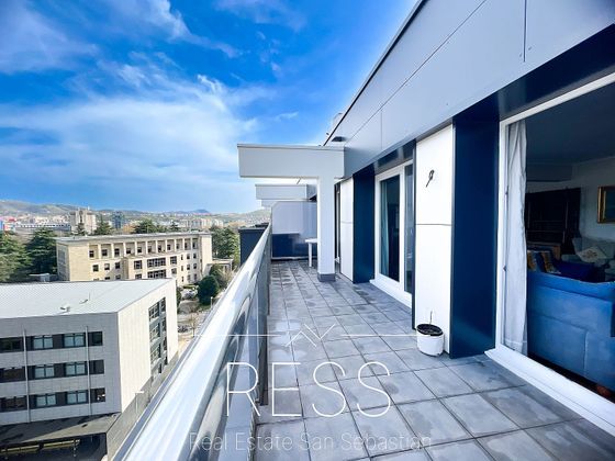 Foto 1 de Àtic en venda a calle Javier Barkaiztegi de 5 habitacions amb terrassa i garatge