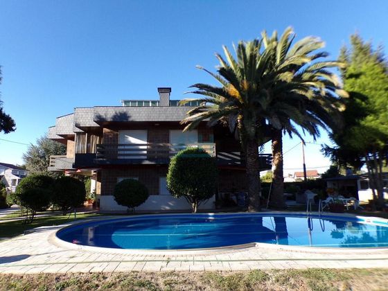 Foto 1 de Chalet en venta en San Cibrao das Viñas de 6 habitaciones con terraza y piscina
