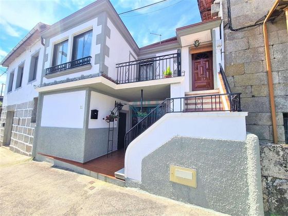 Foto 1 de Casa adossada en venda a Barbadás de 3 habitacions amb terrassa i garatge