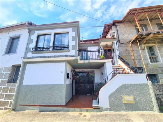 Foto 2 de Casa adossada en venda a Barbadás de 3 habitacions amb terrassa i garatge