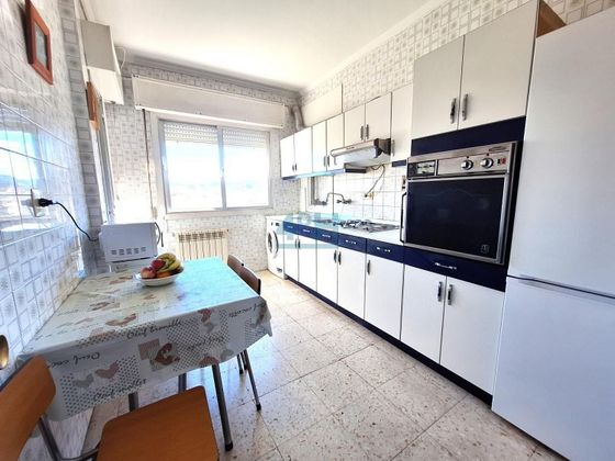 Foto 1 de Venta de piso en A Carballeira de 3 habitaciones con calefacción