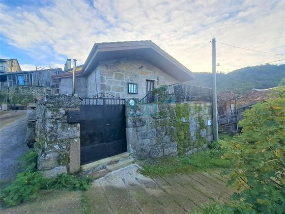 Foto 2 de Xalet en venda a Castrelo de Miño de 3 habitacions amb terrassa i jardí