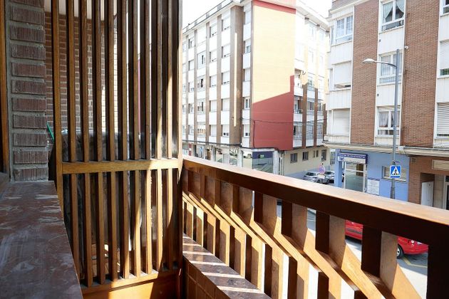 Foto 1 de Venta de piso en avenida De Oviedo de 3 habitaciones con terraza y calefacción