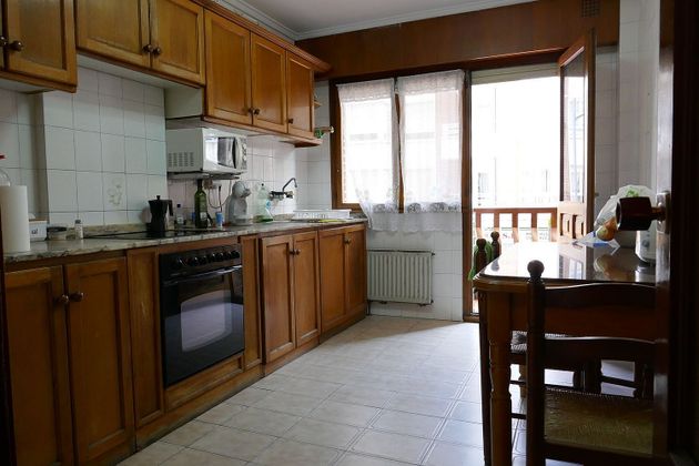 Foto 2 de Pis en venda a avenida De Oviedo de 3 habitacions amb terrassa i calefacció