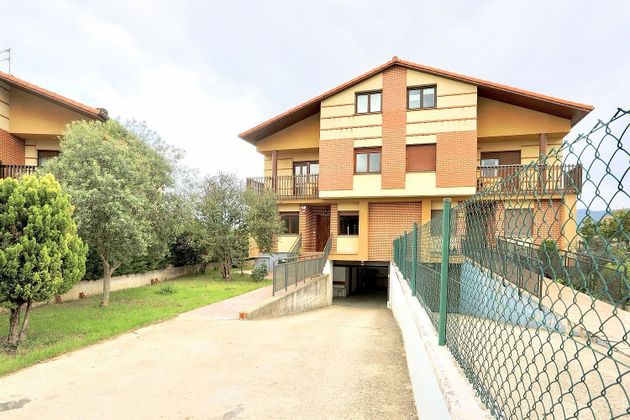 Foto 2 de Venta de casa en calle De la Amistad Ibilbidea de 5 habitaciones con terraza y piscina