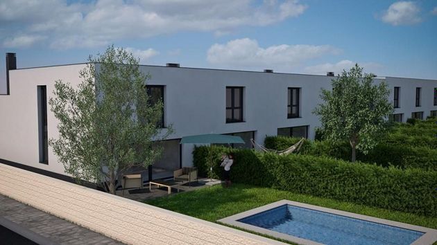 Foto 2 de Casa adosada en venta en calle Maestro Rorigo de 4 habitaciones con terraza y piscina