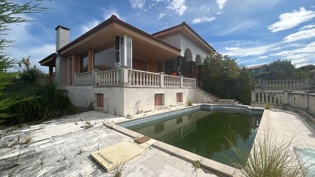 Foto 1 de Venta de chalet en calle Oreña de 6 habitaciones con terraza y piscina