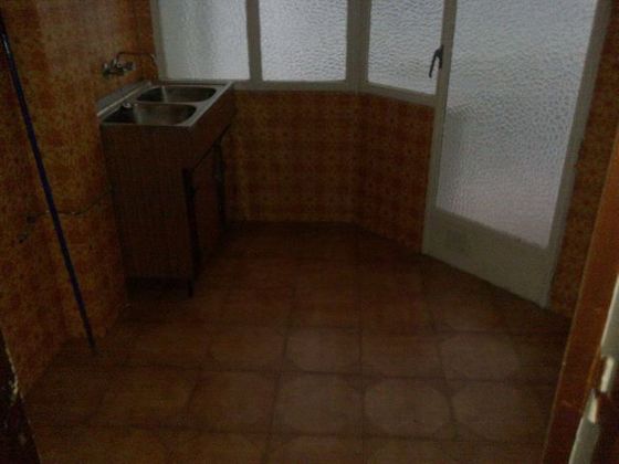 Foto 2 de Pis en venda a Universidad de 3 habitacions amb terrassa i calefacció