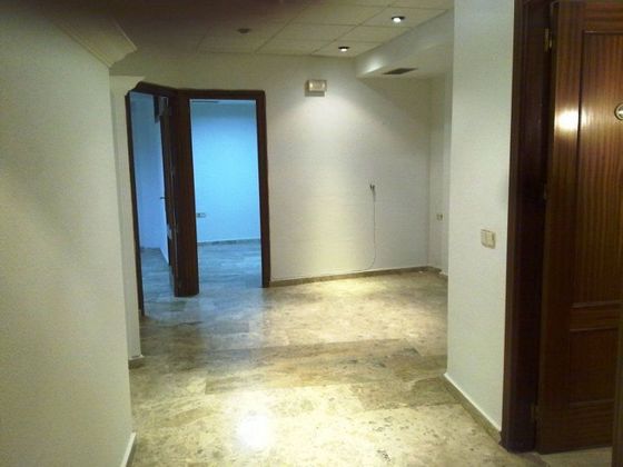 Foto 2 de Alquiler de oficina en Centro - El Pilar con aire acondicionado