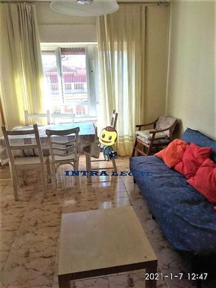 Foto 1 de Pis en lloguer a Salesas - Labradores de 4 habitacions amb mobles i balcó