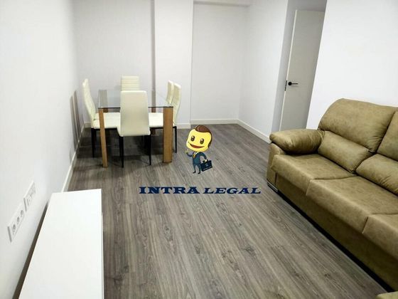 Foto 2 de Alquiler de piso en Delicias - San Isidro de 3 habitaciones con muebles y balcón