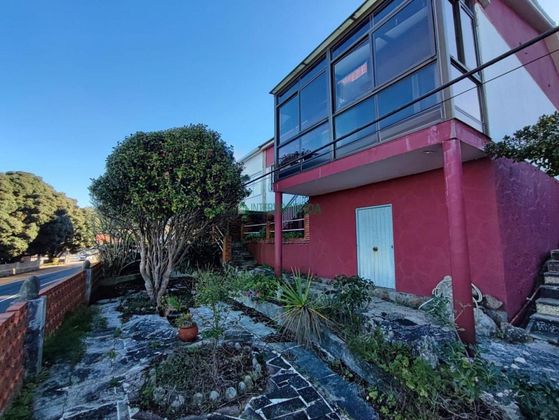 Foto 2 de Casa adossada en venda a Baiona de 3 habitacions amb piscina i jardí