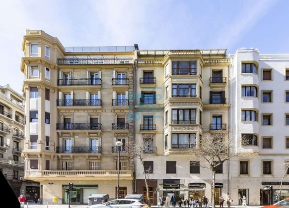 Foto 1 de Piso en venta en Centro - San Sebastián-Donostia de 4 habitaciones con balcón y calefacción