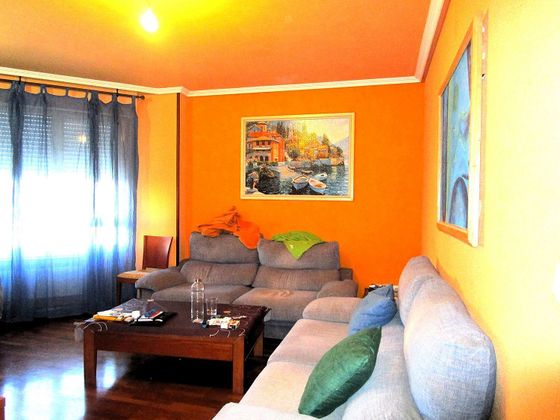 Foto 1 de Piso en venta en Lakua - Arriaga de 2 habitaciones con terraza y garaje