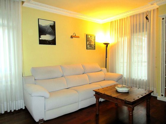 Foto 2 de Piso en venta en Centro - Vitoria-Gasteiz de 3 habitaciones con terraza y aire acondicionado