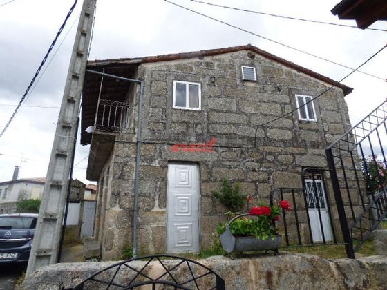 Foto 2 de Chalet en venta en Pereiro de Aguiar (O) de 3 habitaciones con jardín y balcón