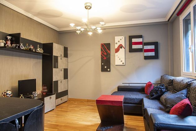 Foto 2 de Pis en venda a Ermua de 2 habitacions amb garatge i calefacció