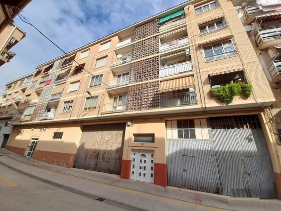Foto 1 de Venta de piso en calle La Balsa de 4 habitaciones con balcón y calefacción