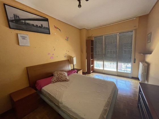 Foto 2 de Pis en venda a Centro - Logroño de 4 habitacions amb terrassa i garatge