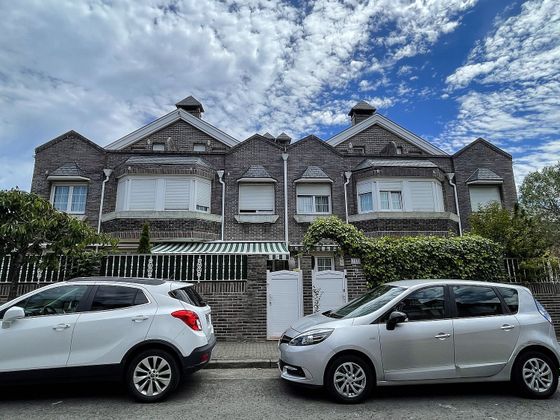 Foto 1 de Casa en venda a calle Pintor Ángel Alonso de 4 habitacions amb terrassa i calefacció