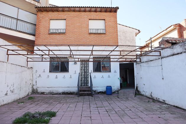 Foto 1 de Casa en venda a calle Empedrada de 9 habitacions amb jardí i calefacció