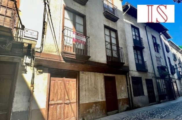 Foto 1 de Venta de casa rural en calle Ribadeo de 10 habitaciones con terraza y jardín