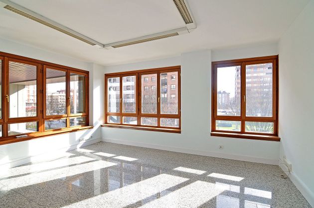 Foto 1 de Alquiler de oficina en avenida De Pio XII con aire acondicionado y calefacción