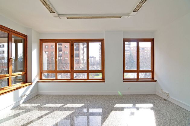 Foto 2 de Alquiler de oficina en avenida De Pio XII con aire acondicionado y calefacción