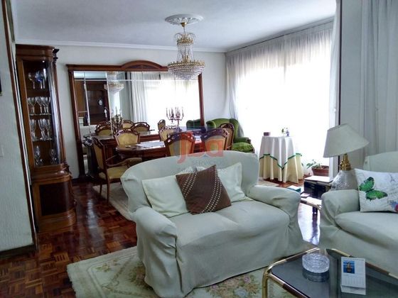 Foto 1 de Venta de piso en Centro - Ourense de 3 habitaciones con terraza y muebles