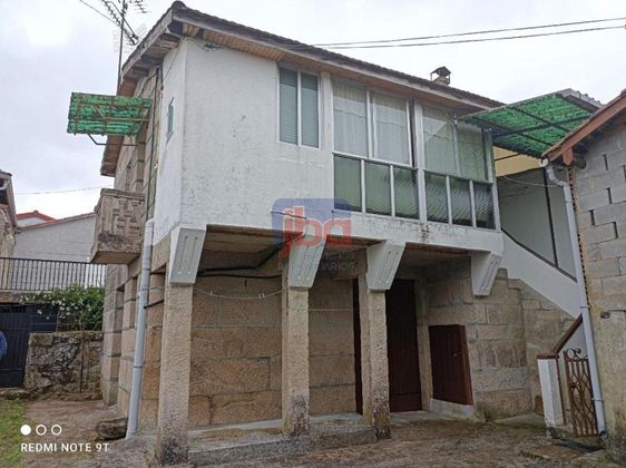 Foto 2 de Chalet en venta en Amoeiro de 2 habitaciones con terraza y garaje