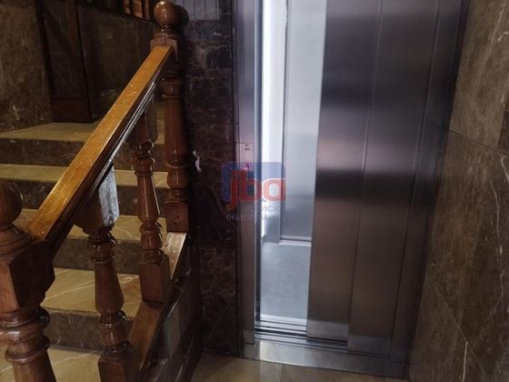 Foto 2 de Alquiler de oficina en Centro - Ourense con calefacción y ascensor