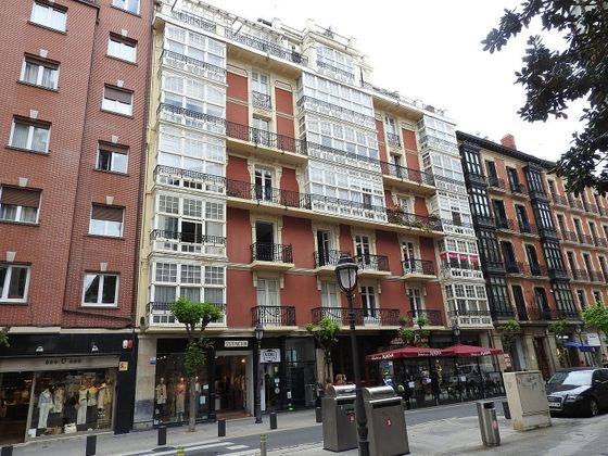 Foto 1 de Pis en venda a Barrio de Abando de 5 habitacions amb balcó i calefacció