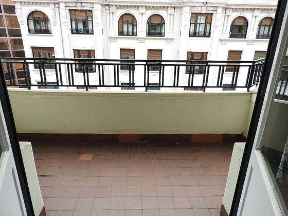 Foto 2 de Piso en venta en Indautxu de 4 habitaciones con terraza y balcón