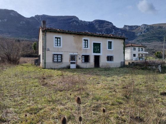 Foto 1 de Casa rural en venda a Valle de Mena de 5 habitacions amb piscina