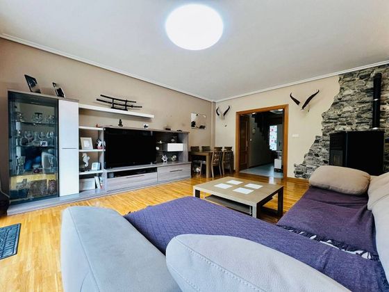 Foto 2 de Casa adossada en venda a Polígono Industrial Gamonal - Ventilla de 4 habitacions amb garatge i jardí