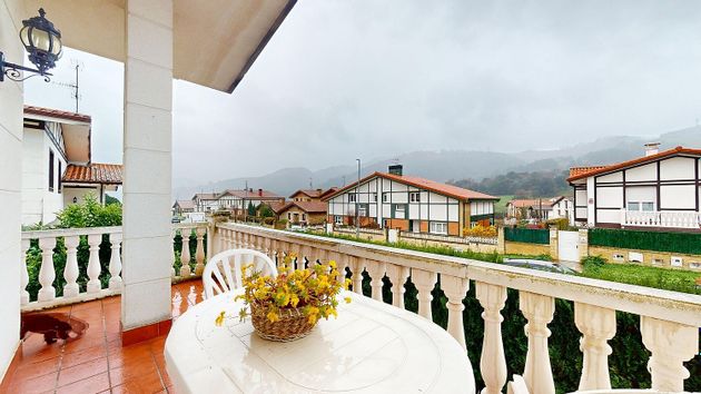 Foto 1 de Casa en venda a Muskiz de 5 habitacions amb terrassa i piscina