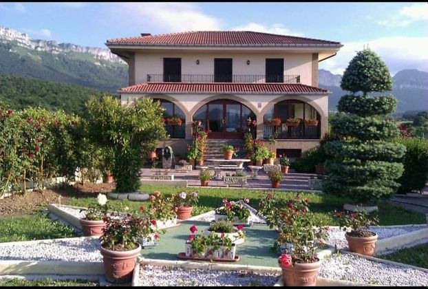 Foto 1 de Xalet en venda a Valle de Mena de 6 habitacions amb terrassa i piscina