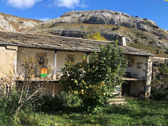 Foto 1 de Casa rural en venda a Espinosa de los Monteros de 3 habitacions amb balcó
