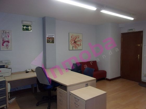 Foto 2 de Venta de oficina en calle Miranda Do Douro de 117 m²